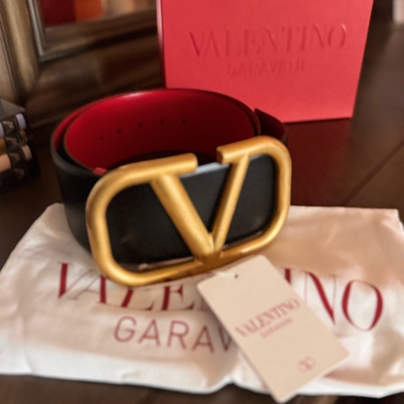 Valentino Garavani Black and Red Belt with Gold V Buckle - Picture 2 of 16